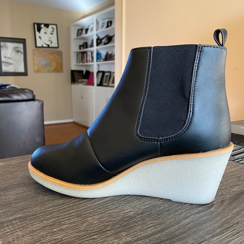 Good Guy Don’t Wear leather Wanda Wegde